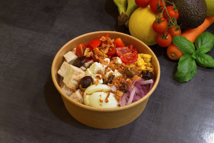 Bowl poulet, tomates cerises, mozzarella et olives